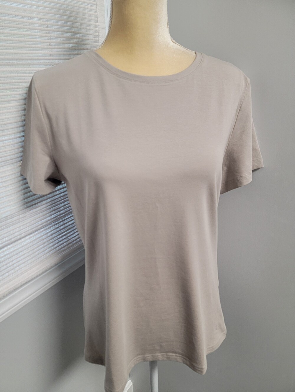 Pact Women's Organic Cotton Essential Crewneck Tee Tshirt SS Beige Large NWOT
